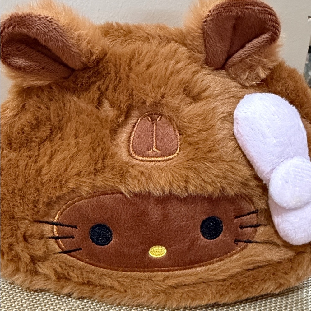 💝 Plush Brown Hello Kitty Capybara Bag with Pink Bow Cosmetic, Accessories etc. - Picture 2 of 7